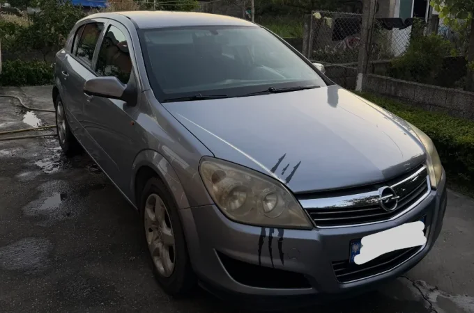 Kavaje, shes makine Opel Astra 2007 1.7 Nafte, gri e erret manuale Kondicioner 281.000 km 3.200 €