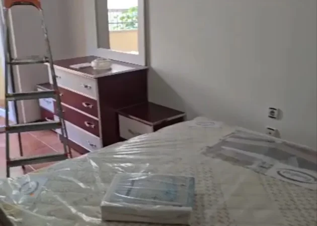 Tirane, jepet me qera apartament 1+1 Kati 1, 65 m² 500 € (Laprakë)