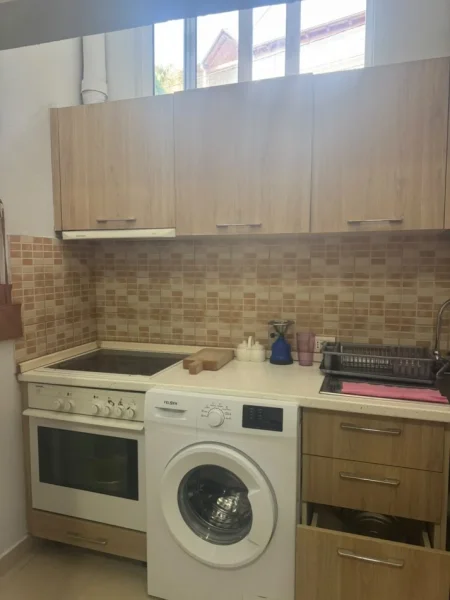 Tirane, jepet me qera apartament Studio Kati 1, 40 m² 220 € (Ali Demi)