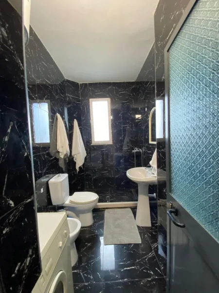 Tirane, jepet me qera apartament 2+1 Kati 4, 90 m² 600 € (Rruga Bardhyl)