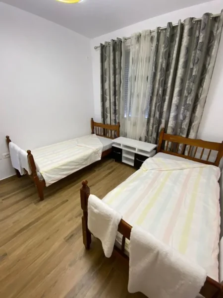 Tirane, jepet me qera apartament 2+1 Kati 4, 90 m² 600 € (Rruga Bardhyl)