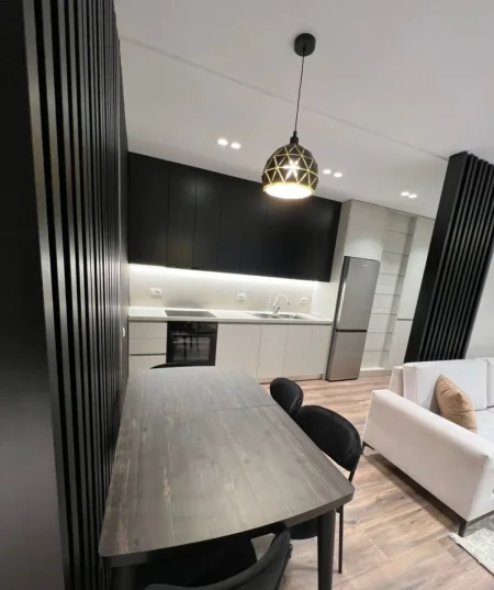 Tirane, jepet me qera apartament 2+1 Kati 7, 84 m² 700 € (Ish Fusha e Aviacionit)
