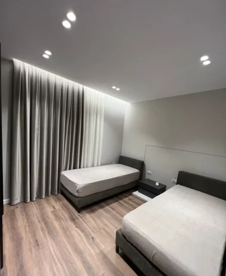 Tirane, jepet me qera apartament 2+1 Kati 7, 84 m² 700 € (Ish Fusha e Aviacionit)