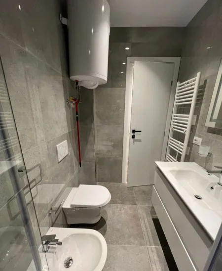 Tirane, jepet me qera apartament 2+1 Kati 7, 84 m² 700 € (Ish Fusha e Aviacionit)