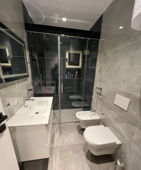 Tirane, jepet me qera apartament 2+1 Kati 7, 84 m² 700 € (Ish Fusha e Aviacionit)