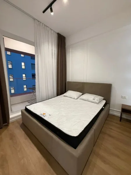 Tirane, jepet me qera apartament 1+1 Kati 5, 55 m² 500 € (Ali Demi)