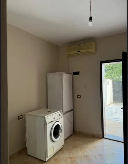 Tirane, jepet me qera apartament 1+1 Kati 1, 60 m² 400 € (Stadiumi Dinamo)