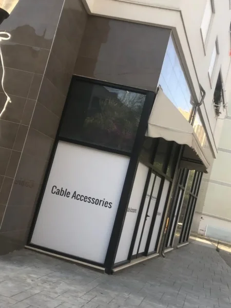 Tirane, jepet me qera ambjent biznesi Kati 1, 66 m² 600 € (Komuna e Parisit)