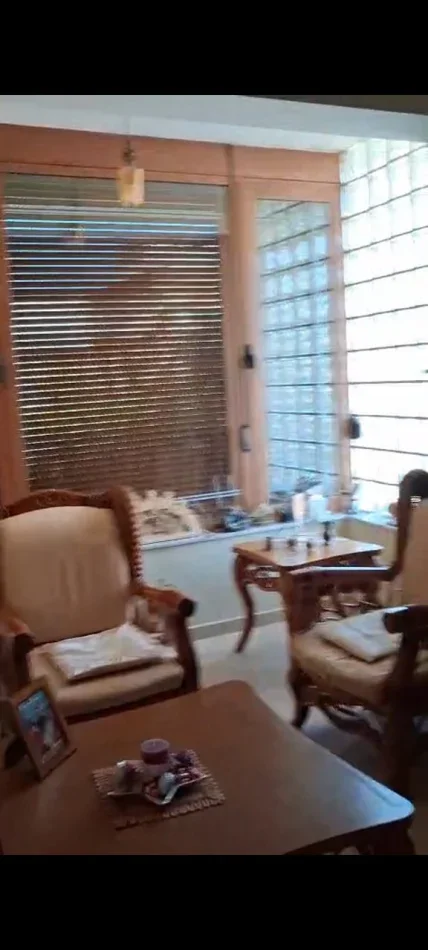 Tirane, jepet me qera apartament 4+1 Kati 2, 240 m² 700 € (Rruga Besa)