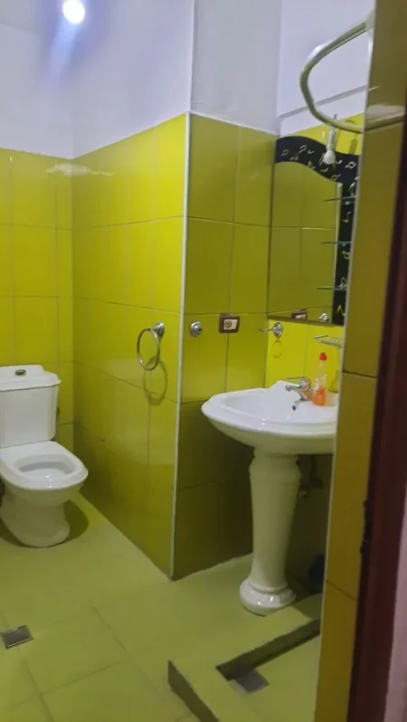 Tirane, jepet me qera apartament 2+1 Kati 9, 110 m² 550 € (Laprake)