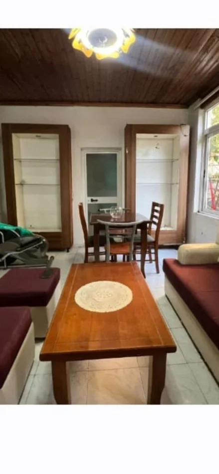 Tirane, jepet me qera apartament 1+1 Kati 1, 75 m² 400 € (Shallvaret)