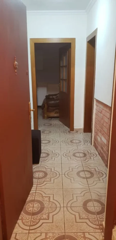 Tirane, jepet me qera apartament 2+1 Kati 1, 95 m² 550 € (Ish tregu elektrik)
