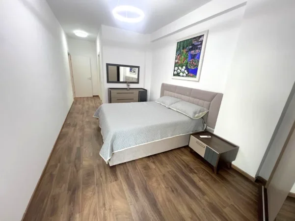 Tirane, jepet me qera apartament 2+1+Ballkon , 120 m² 1.200 € 