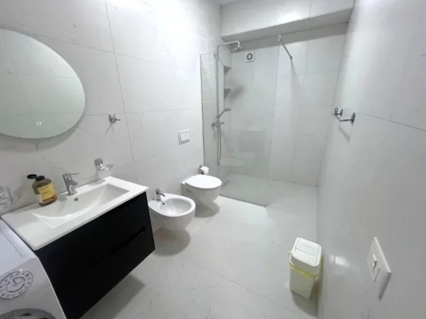 Tirane, jepet me qera apartament 2+1+Ballkon , 120 m² 1.200 € 