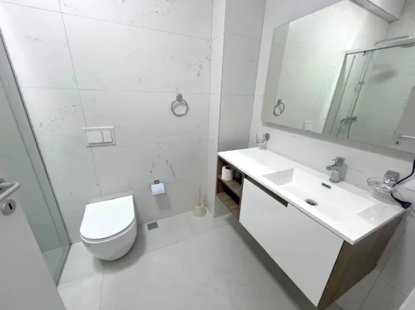 Tirane, jepet me qera apartament 2+1+Ballkon , 120 m² 1.200 € 