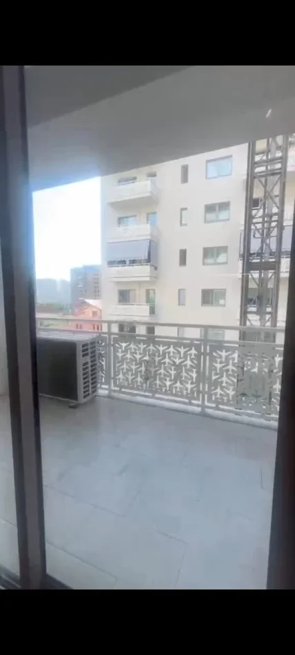 Tirane, jepet me qera apartament 2+1 Kati 3, 125 m² 1.200 € (Rruga e Kavajës)