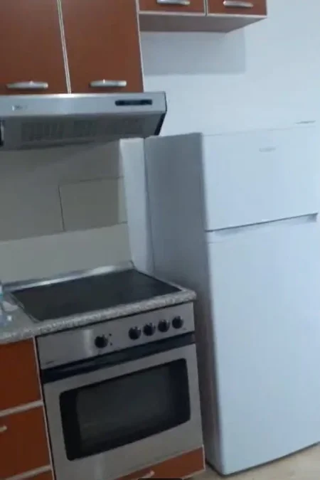 Tirane, jepet me qera apartament 2+1 Kati 3, 70 m² 500 € (Liqeni i Thatë)