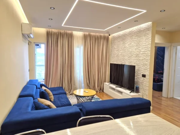 Tirane, jepet me qera apartament 2+1+Ballkon Kati 10, 110 m² 750 € 