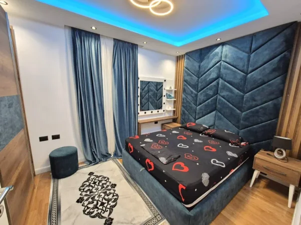 Tirane, jepet me qera apartament 2+1+Ballkon Kati 10, 110 m² 750 € 