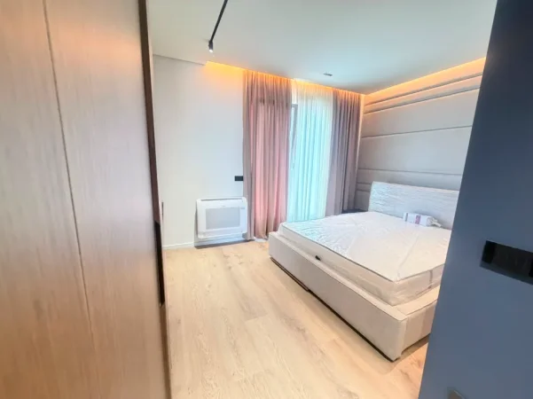 Tirane, jepet me qera apartament 2+1+Ballkon Kati 8, 192 m² 1.100 € 