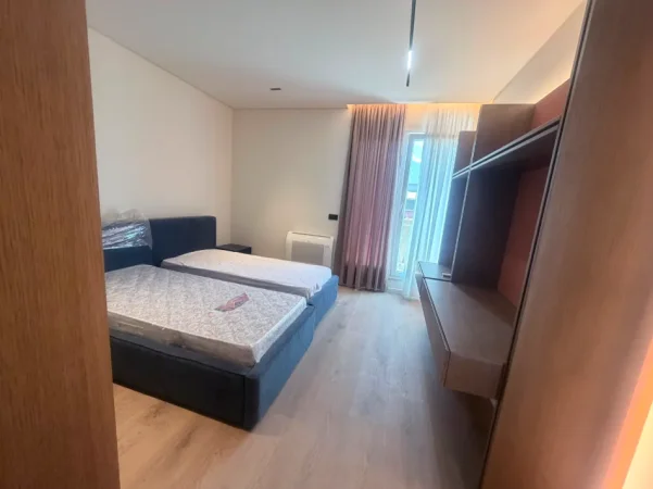 Tirane, jepet me qera apartament 2+1+Ballkon Kati 8, 192 m² 1.100 € 