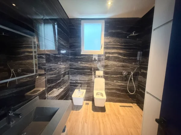 Tirane, jepet me qera apartament 2+1+Ballkon Kati 8, 192 m² 1.100 € 