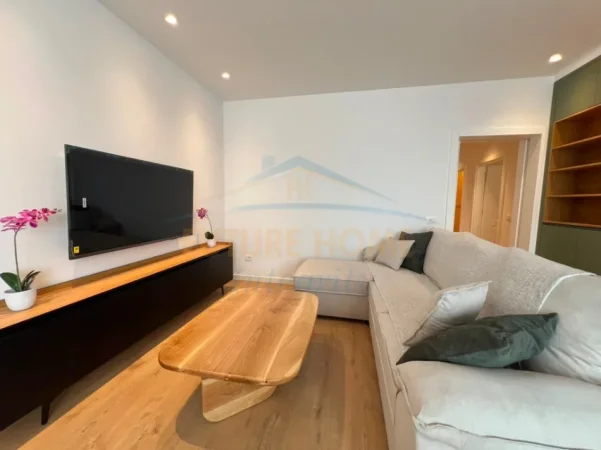 Tirane, jepet me qera apartament 1+1+Ballkon Kati 7, 72 m² 650 € (Shkolla e Baletit)