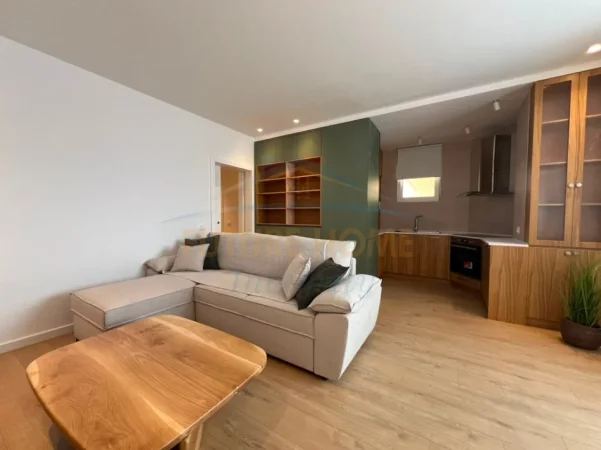 Tirane, jepet me qera apartament 1+1+Ballkon Kati 7, 72 m² 650 € (Shkolla e Baletit)