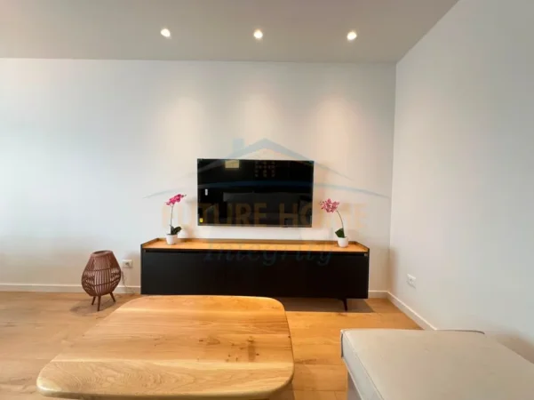 Tirane, jepet me qera apartament 1+1+Ballkon Kati 7, 72 m² 650 € (Shkolla e Baletit)