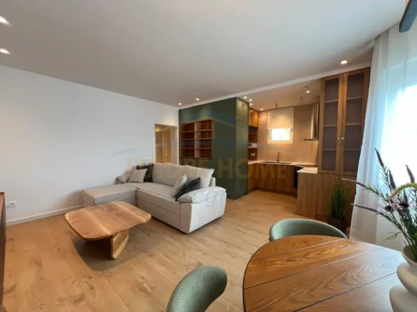 Tirane, jepet me qera apartament 1+1+Ballkon Kati 7, 72 m² 650 € (Shkolla e Baletit)