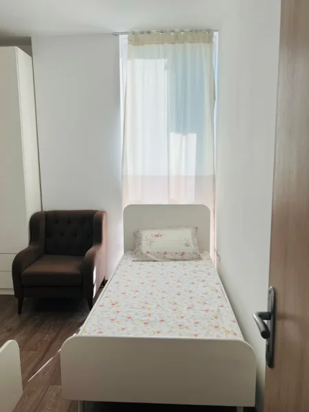 Tirane, jepet me qera apartament 2+1 Kati 12, 100 m² 700 € (Rruga Panorama)