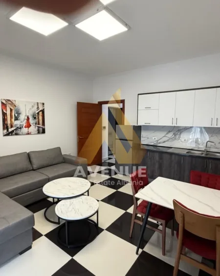 Tirane, jepet me qera apartament 1+1 Kati 1, 70 m² 600 € (Rruga Xhanfize Keko)