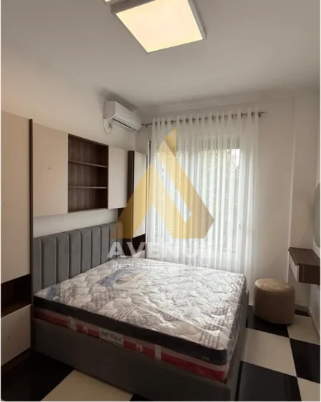 Tirane, jepet me qera apartament 1+1 Kati 1, 70 m² 600 € (Rruga Xhanfize Keko)