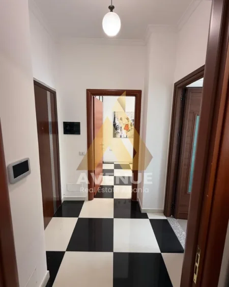 Tirane, jepet me qera apartament 1+1 Kati 1, 70 m² 600 € (Rruga Xhanfize Keko)