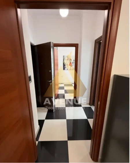 Tirane, jepet me qera apartament 1+1 Kati 1, 70 m² 600 € (Rruga Xhanfize Keko)