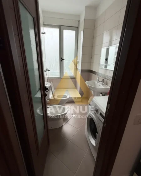 Tirane, jepet me qera apartament 1+1 Kati 1, 70 m² 600 € (Rruga Xhanfize Keko)