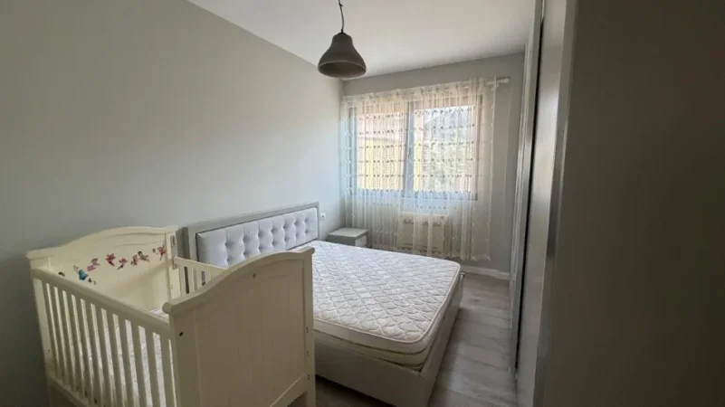 Tirane, jepet me qera apartament 2+1+Ballkon Kati 4, 80 m² 684 € (Liqeni i Thate)