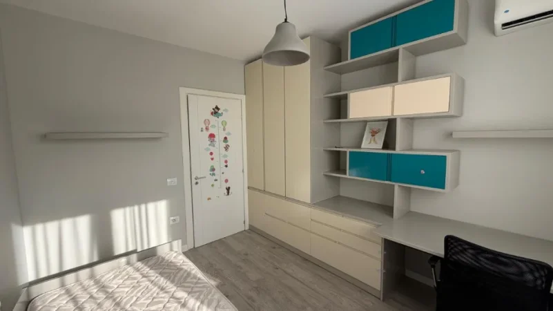 Tirane, jepet me qera apartament 2+1+Ballkon Kati 4, 80 m² 684 € (Liqeni i Thate)