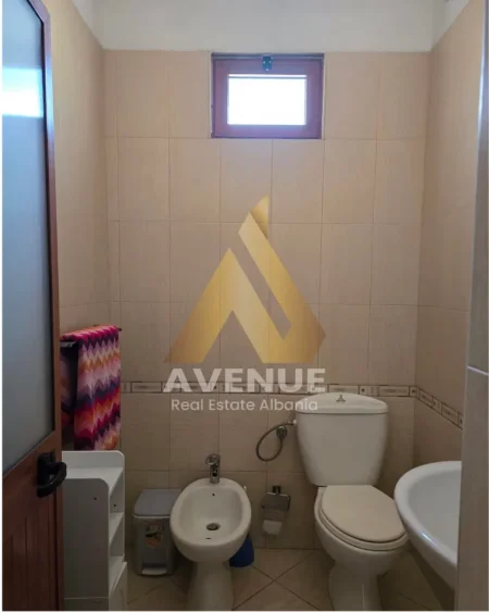 Tirane, jepet me qera Vile 2+1 Kati 3, 650 € (Rruga Siri Kodra)