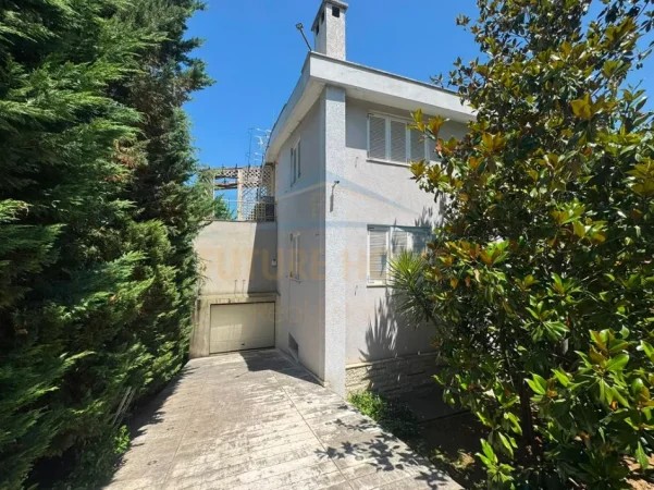 Tirane, shitet apartament 4+1+Aneks+Ballkon Kati 3, 1.000 m² 750.000 € (TAPIZE VILE ME PISHINE)
