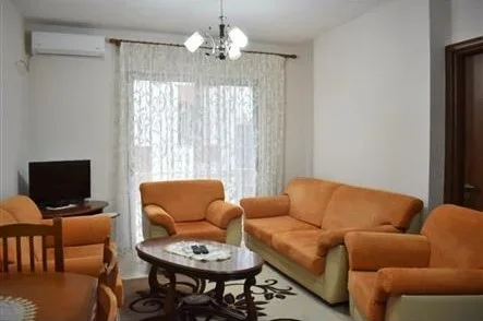 Tirane, jepet me qera apartament 2+1+Ballkon Kati 4, 80 m² 520 € (Prokuroria e Tiranes/Rr.Haxhi Hysen Dalliu)