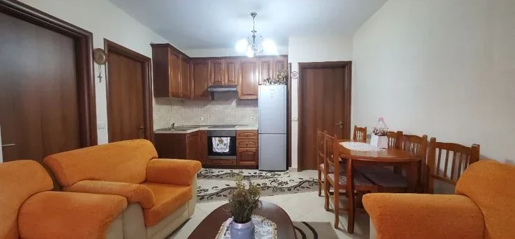 Tirane, jepet me qera apartament 2+1+Ballkon Kati 4, 80 m² 520 € (Prokuroria e Tiranes/Rr.Haxhi Hysen Dalliu)