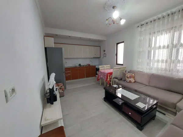 Tirane, jepet me qera apartament 2+1 Kati 1, 80 m² 450 € (Spitali Amerikan 2)