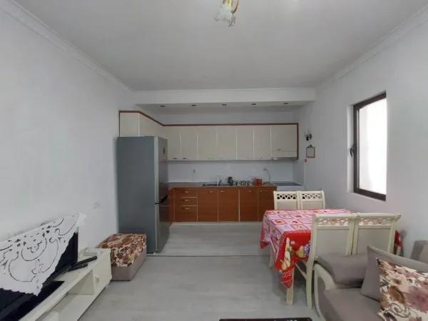 Tirane, jepet me qera apartament 2+1 Kati 1, 80 m² 450 € (Spitali Amerikan 2)