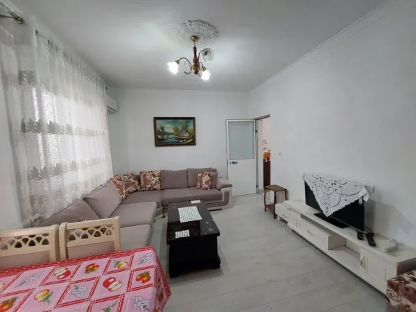 Tirane, jepet me qera apartament 2+1 Kati 1, 80 m² 450 € (Spitali Amerikan 2)