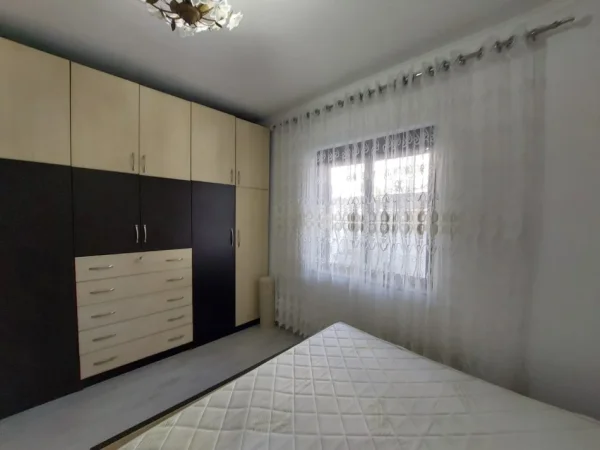 Tirane, jepet me qera apartament 2+1 Kati 1, 80 m² 450 € (Spitali Amerikan 2)