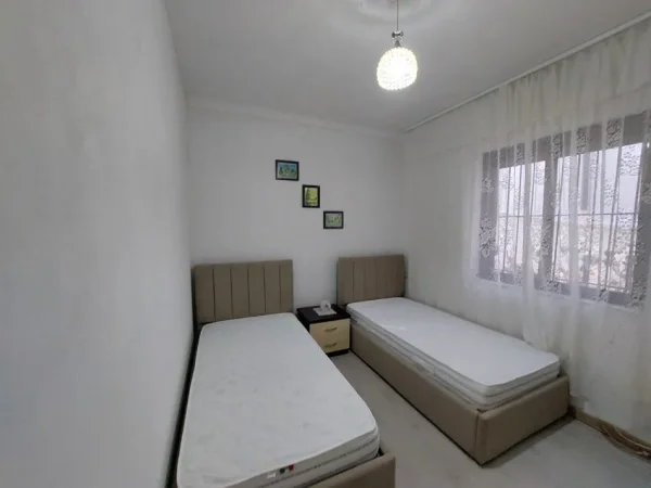 Tirane, jepet me qera apartament 2+1 Kati 1, 80 m² 450 € (Spitali Amerikan 2)