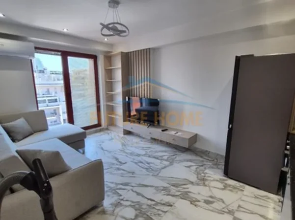 Tirane, jepet me qera apartament 1+1 Kati 7, 56 m² 80.000 € (Qender)