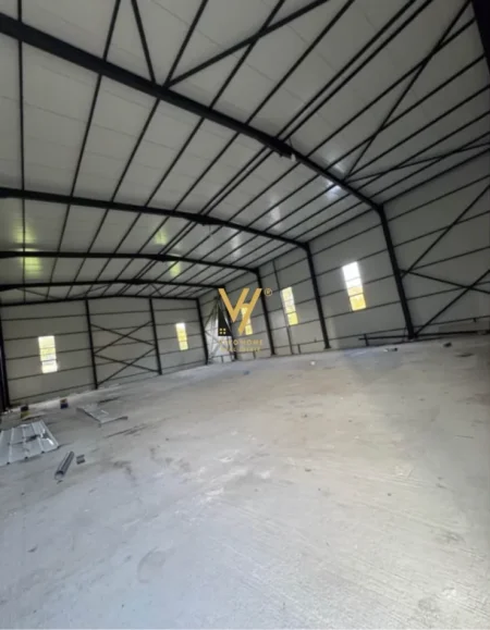 Tirane, jepet me qera magazine Kati 0, 1.400 m² 2.650 € (PEZE HELMES)