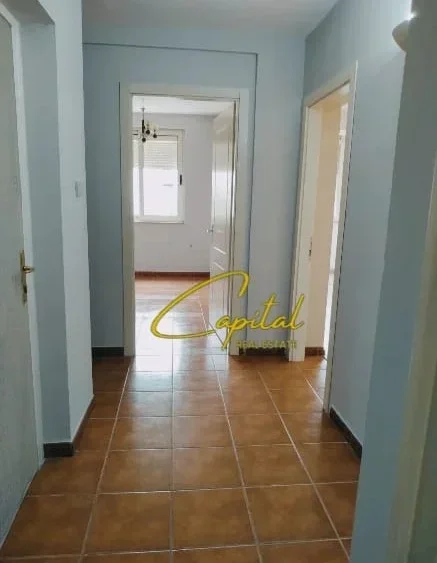 Tirane, jepet me qera zyre Kati 2, 50 m² 550 € (21 DHJETORI)